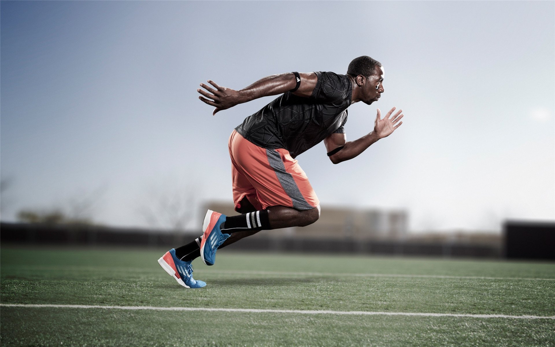 “飘逸漂移：弯道飞舞的速度艺术”，漂移入弯教学