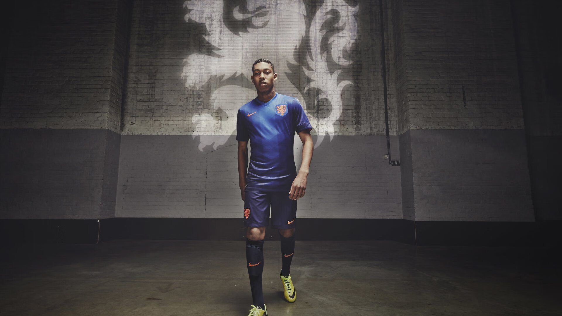 【新型设备】专业运动员集体尝试电子球桌，电子球拍